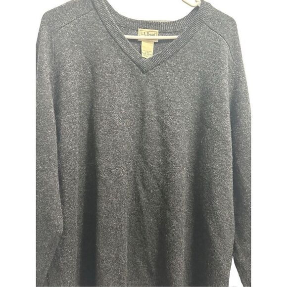 Men's Grey L.L. Bean 100% Lamb's Wool V-Neck pullover Sweater Size XL - Picture 2 of 4